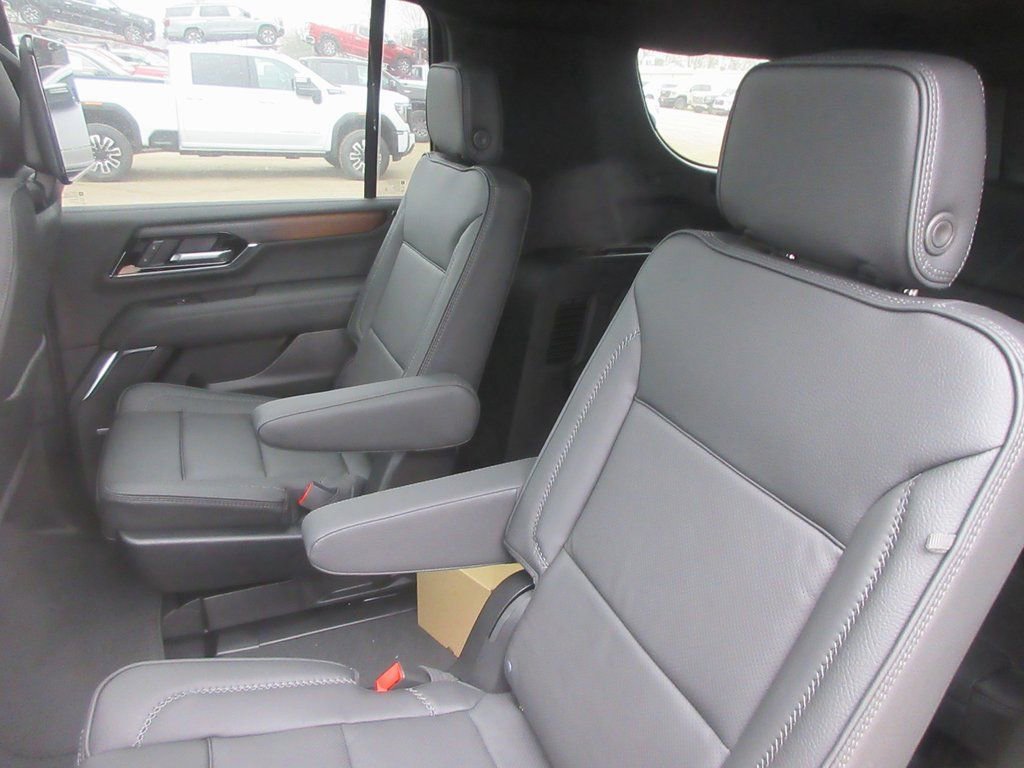 New 2026 GMC Yukon XL Denali w/ Denali Reserve Package image 14