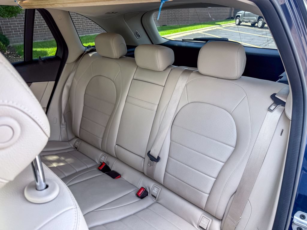 Used 2022 Mercedes-Benz GLC 300 4MATIC image 35