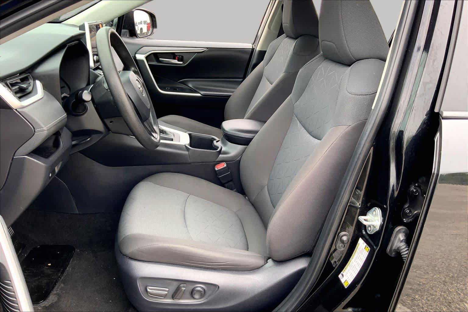 Used 2024 Toyota RAV4 XLE FWD image 7