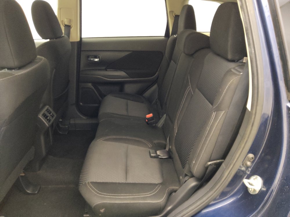 Used 2020 Mitsubishi Outlander ES image 18