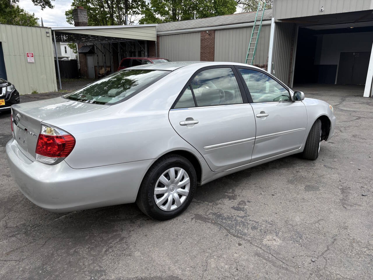 Used 2005 Toyota Camry LE FWD image 22