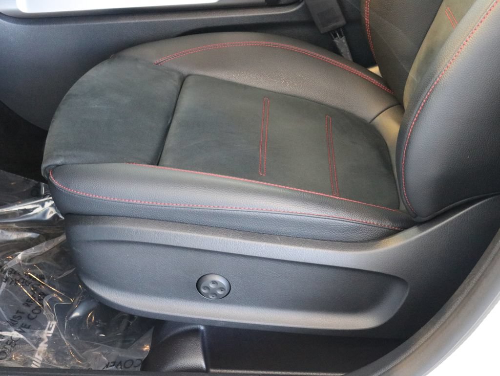 Used 2021 Mercedes-Benz GLB 35 AMG 4MATIC image 26