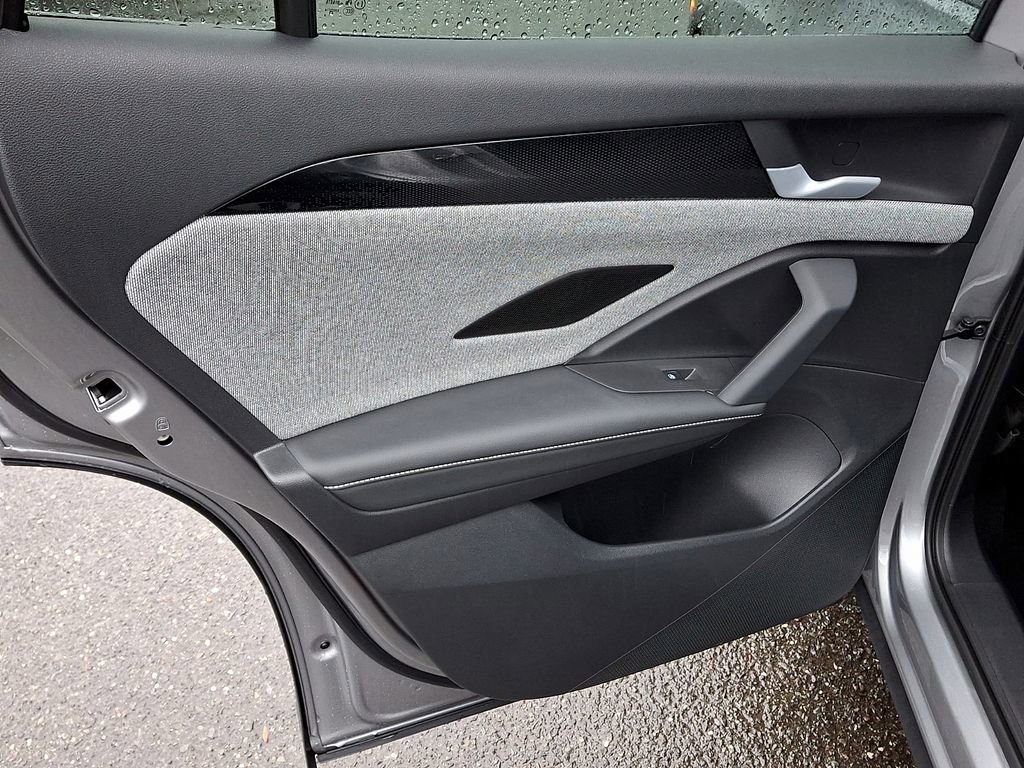 Used 2025 Volkswagen Tiguan S image 8