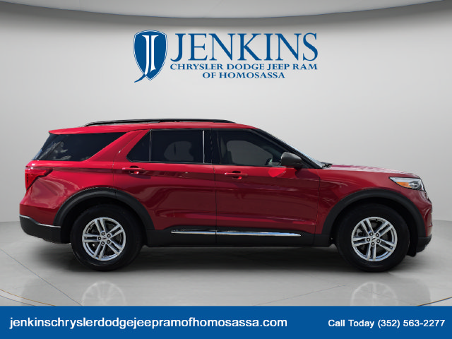 Used 2024 Ford Explorer XLT RWD image 3