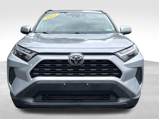 Used 2025 Toyota RAV4 XLE AWD/4WD image 13