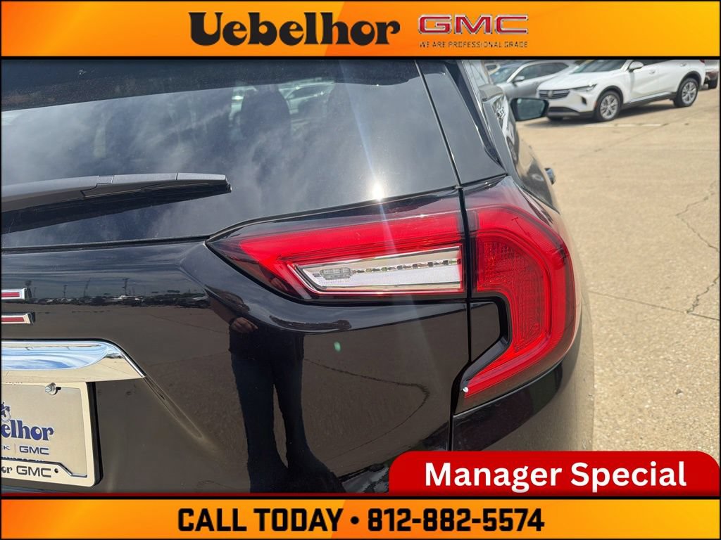 Used 2024 GMC Terrain SLT AWD/4WD image 8