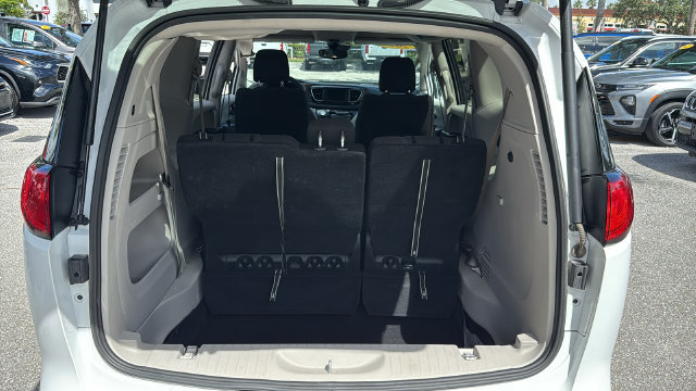 Used 2024 Chrysler Voyager LX FWD image 8