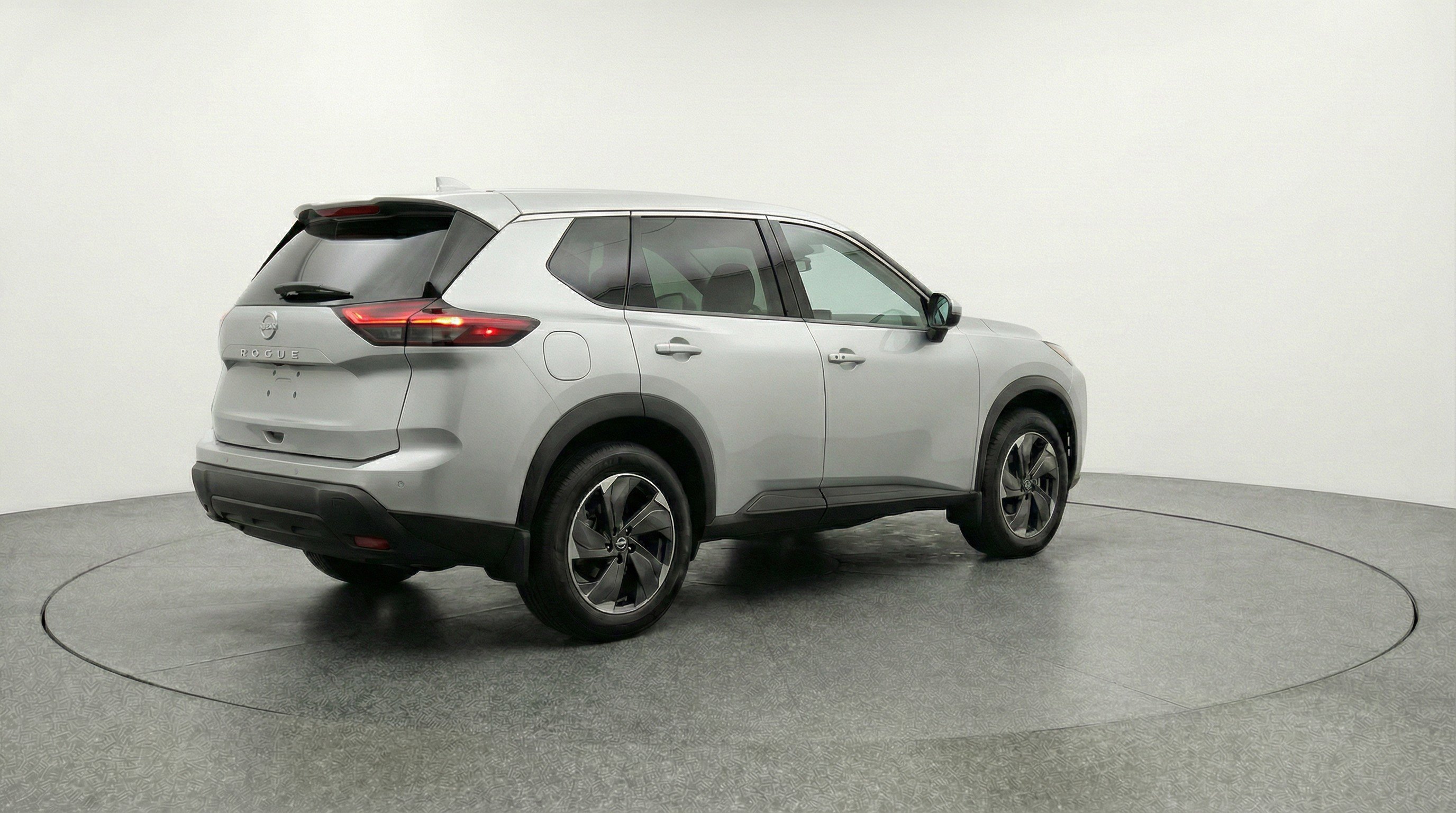Used 2025 Nissan Rogue SV image 9