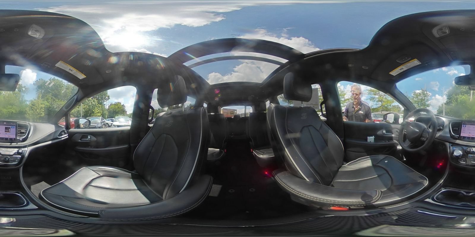 Used 2025 Chrysler Pacifica Limited FWD image 45