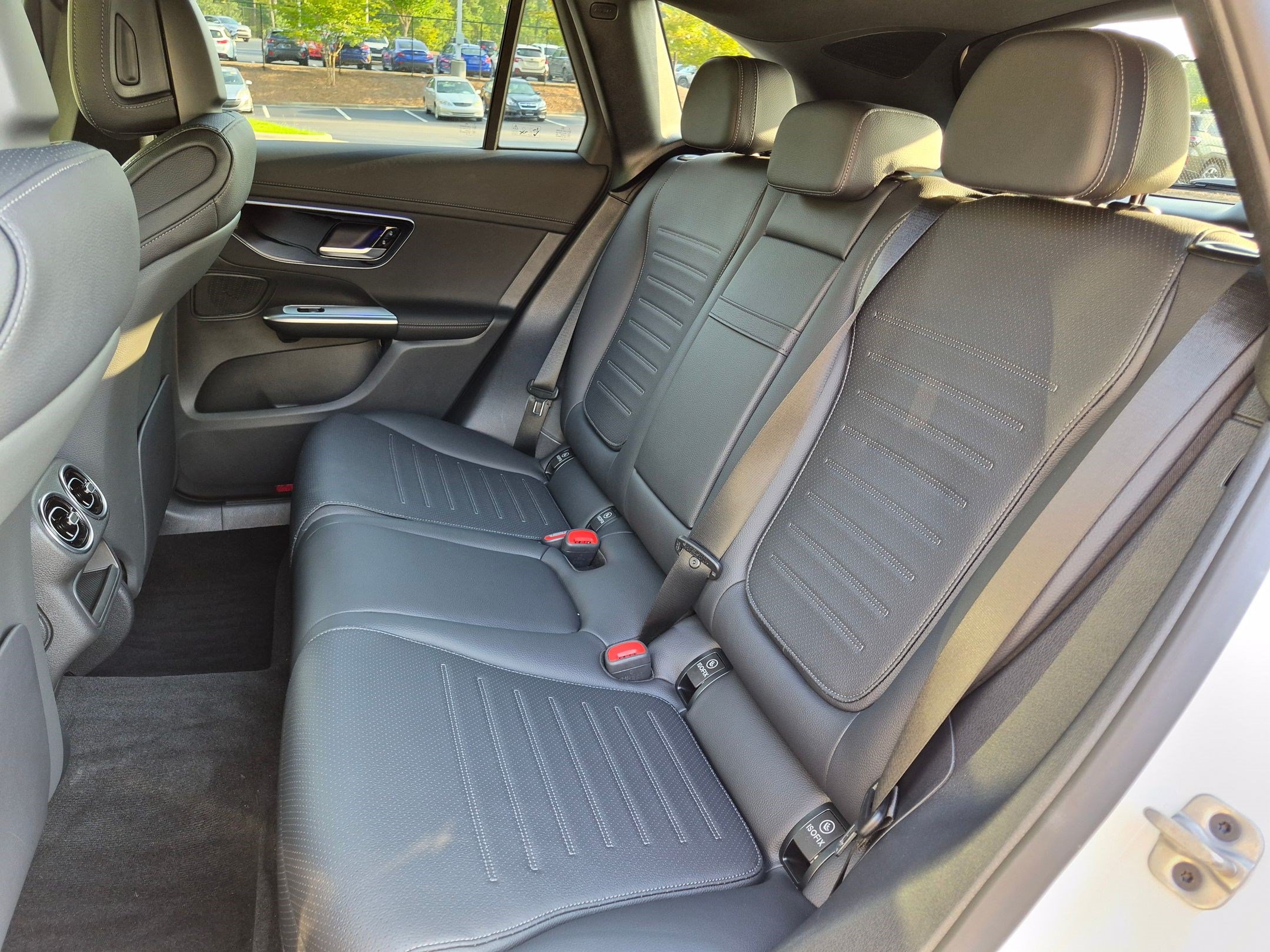 Used 2025 Mercedes-Benz GLC 300 4MATIC image 29