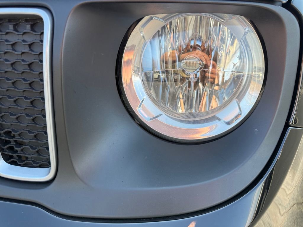 Used 2023 Jeep Renegade Latitude AWD/4WD image 22