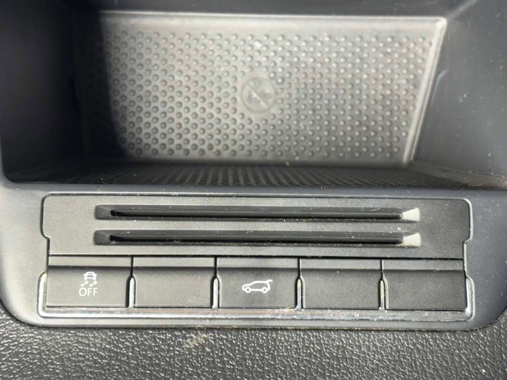 Used 2011 Volkswagen Tiguan S image 11