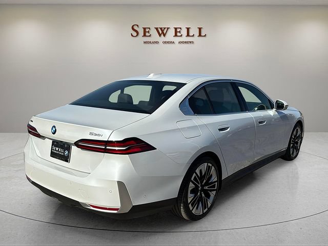 Certified 2025 BMW 530i xDrive w/ Premium Package AWD/4WD image 5