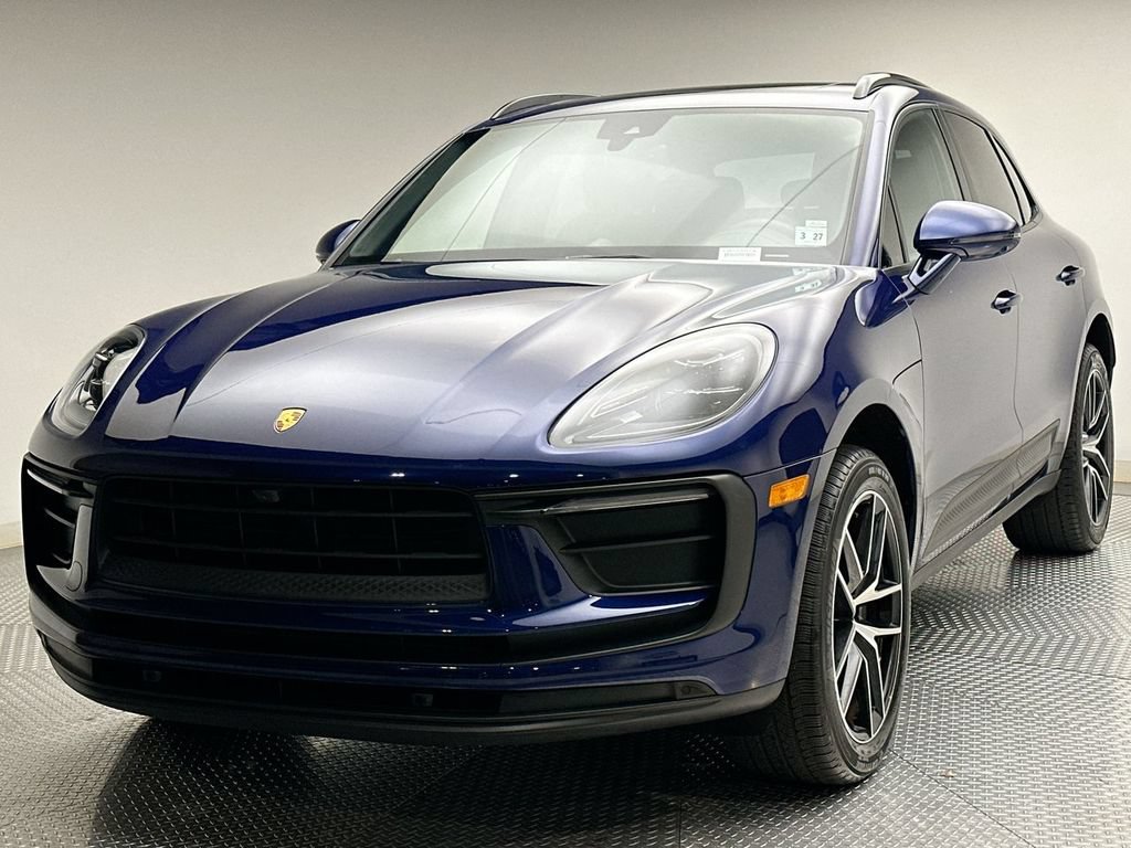 Used 2022 Porsche Macan AWD/4WD image 1