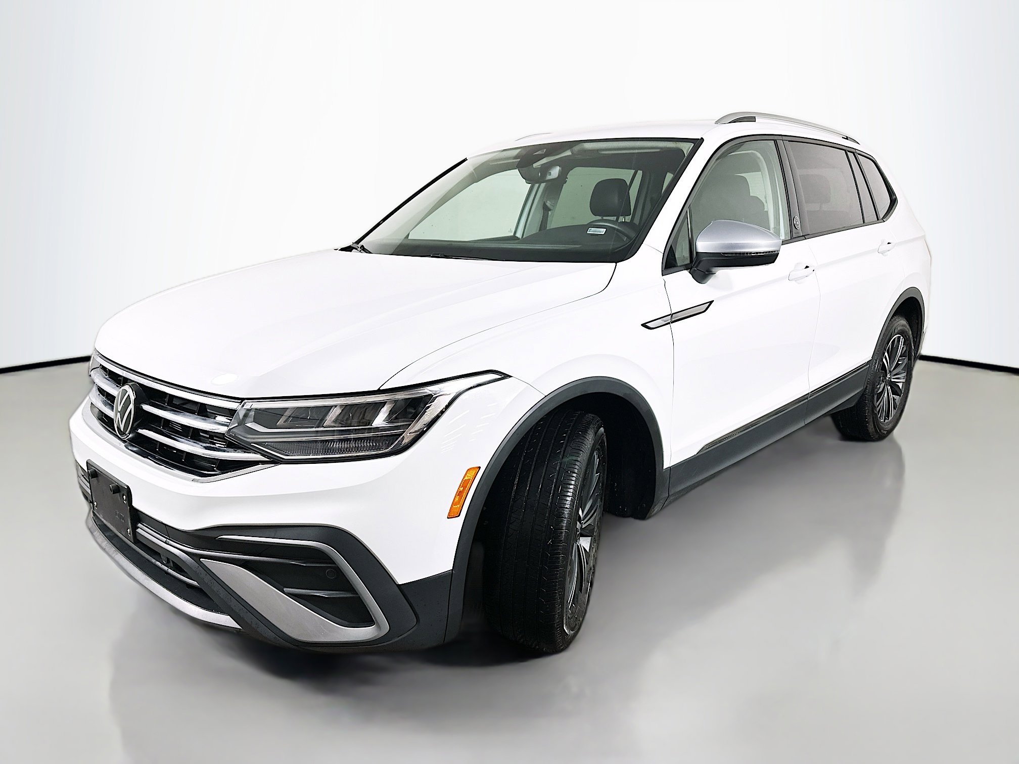 Used 2024 Volkswagen Tiguan Wolfsburg Edition image 3