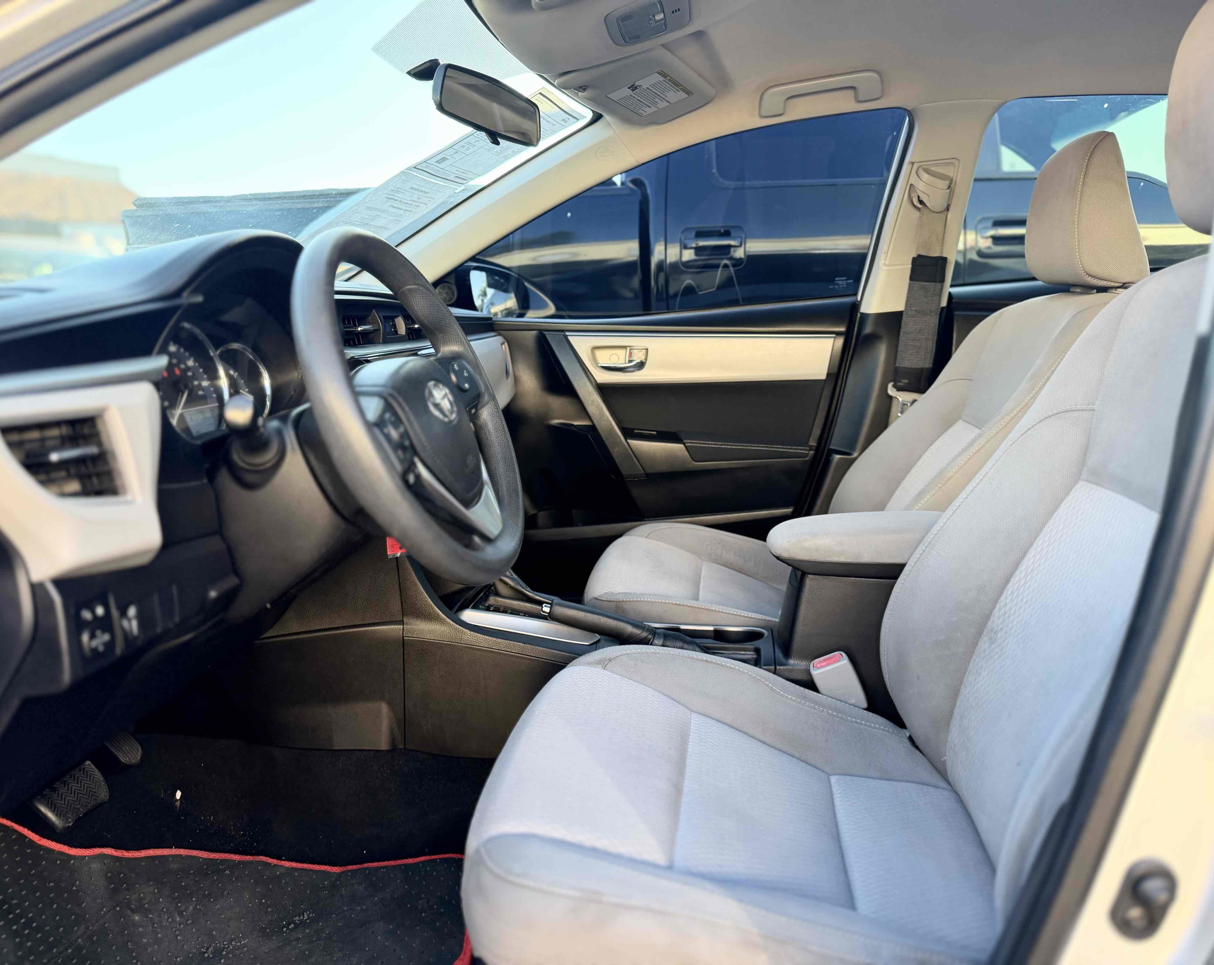 Used 2015 Toyota Corolla LE FWD image 15