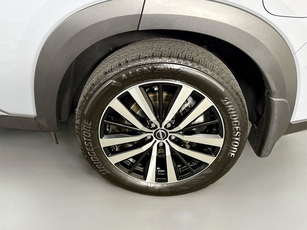 Certified 2025 Nissan Pathfinder Platinum AWD/4WD image 39