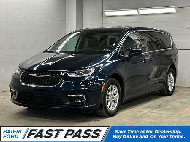 Used 2023 Chrysler Pacifica Touring-L FWD image 1