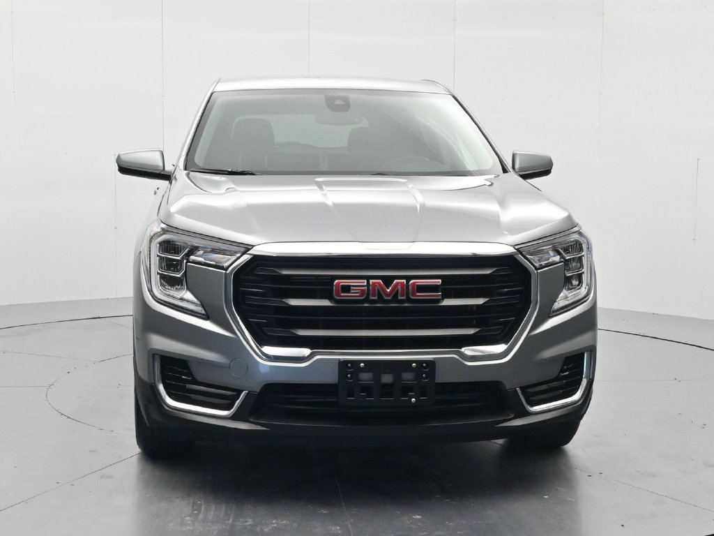 Used 2024 GMC Terrain SLE AWD/4WD image 2