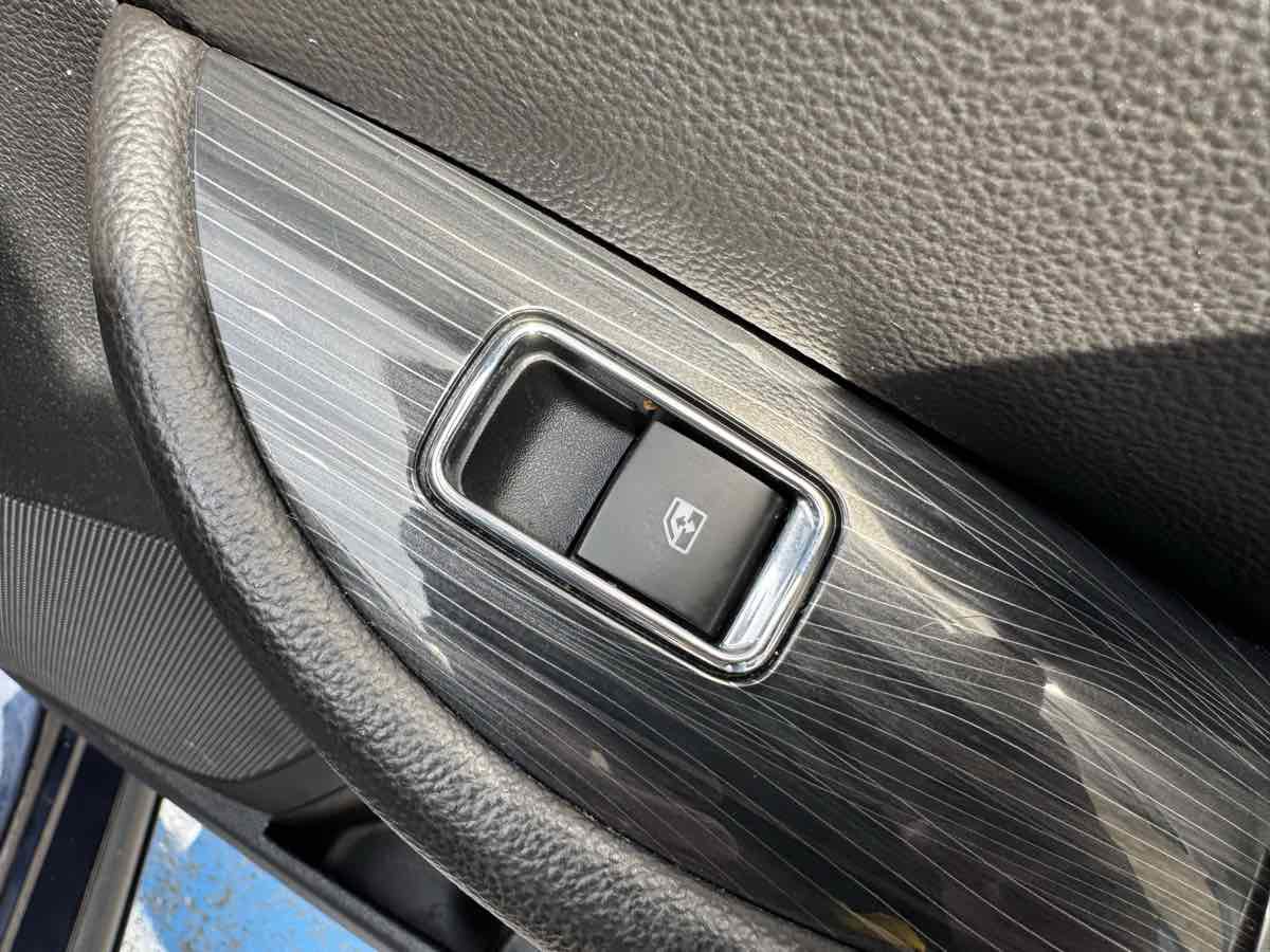 Used 2017 Chevrolet Impala Premier w/ Enhanced Convenience Package image 40