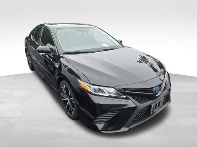 Used 2019 Toyota Camry SE w/ Sunroof Package FWD image 8