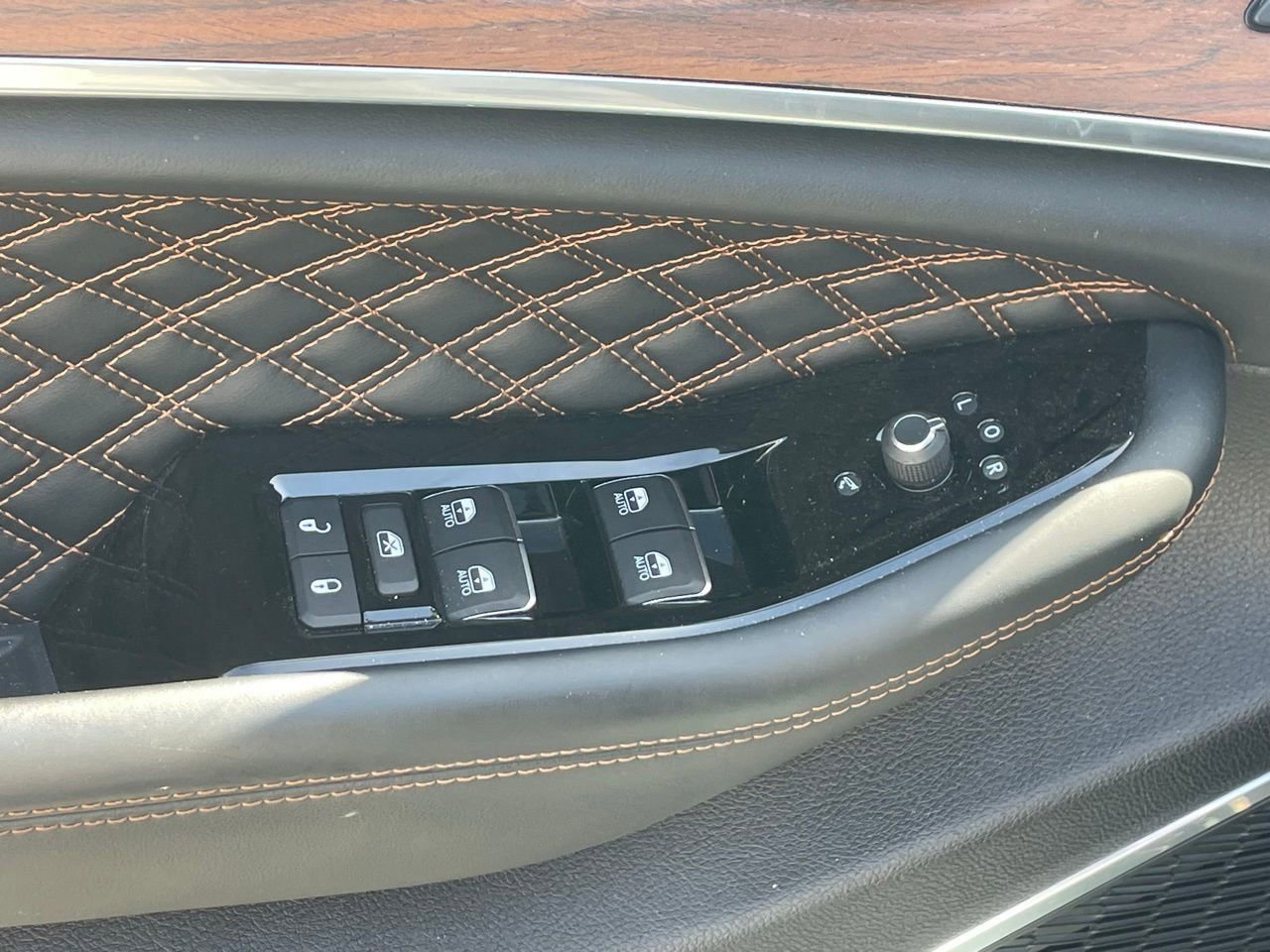 Used 2024 Jeep Grand Cherokee L Summit w/ Advanced Protech Group IV AWD/4WD image 6