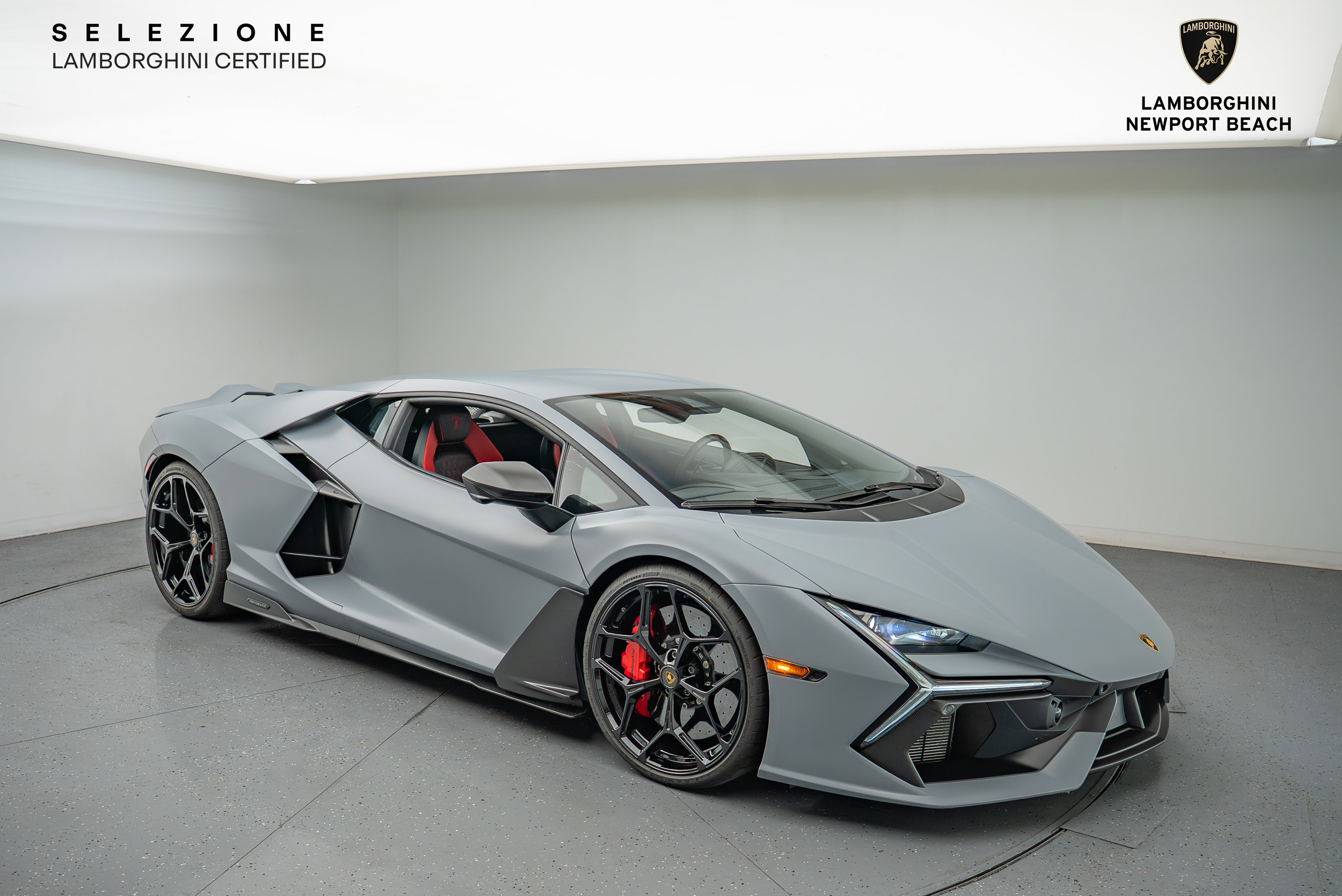 Used 2024 Lamborghini Revuelto image 1