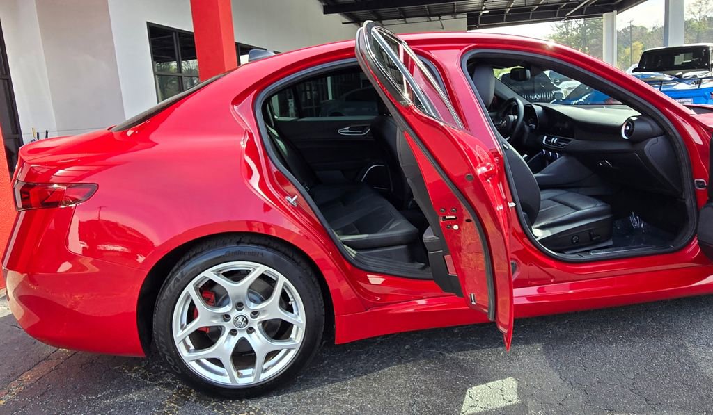 Used 2022 Alfa Romeo Giulia Ti image 15