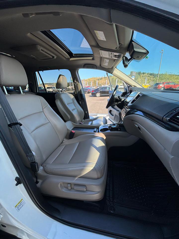Used 2016 Honda Pilot Touring image 37