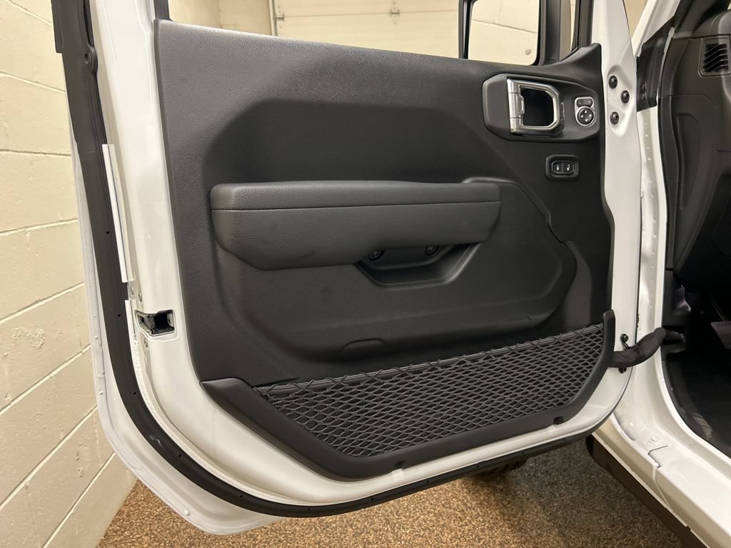 New 2026 Jeep Gladiator Sport AWD/4WD image 13