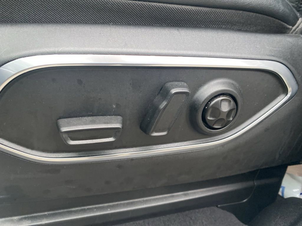 Certified 2024 Jeep Wagoneer L Series II w/ Flexible Seating Group image 27