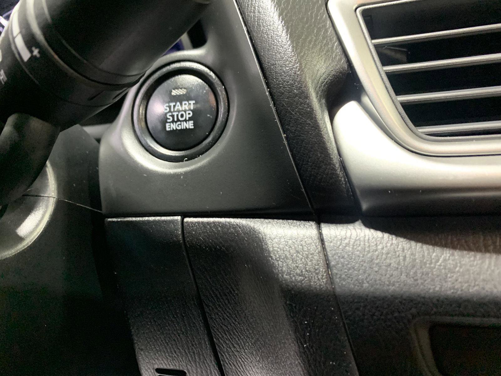 Used 2018 MAZDA MAZDA3 Touring image 16