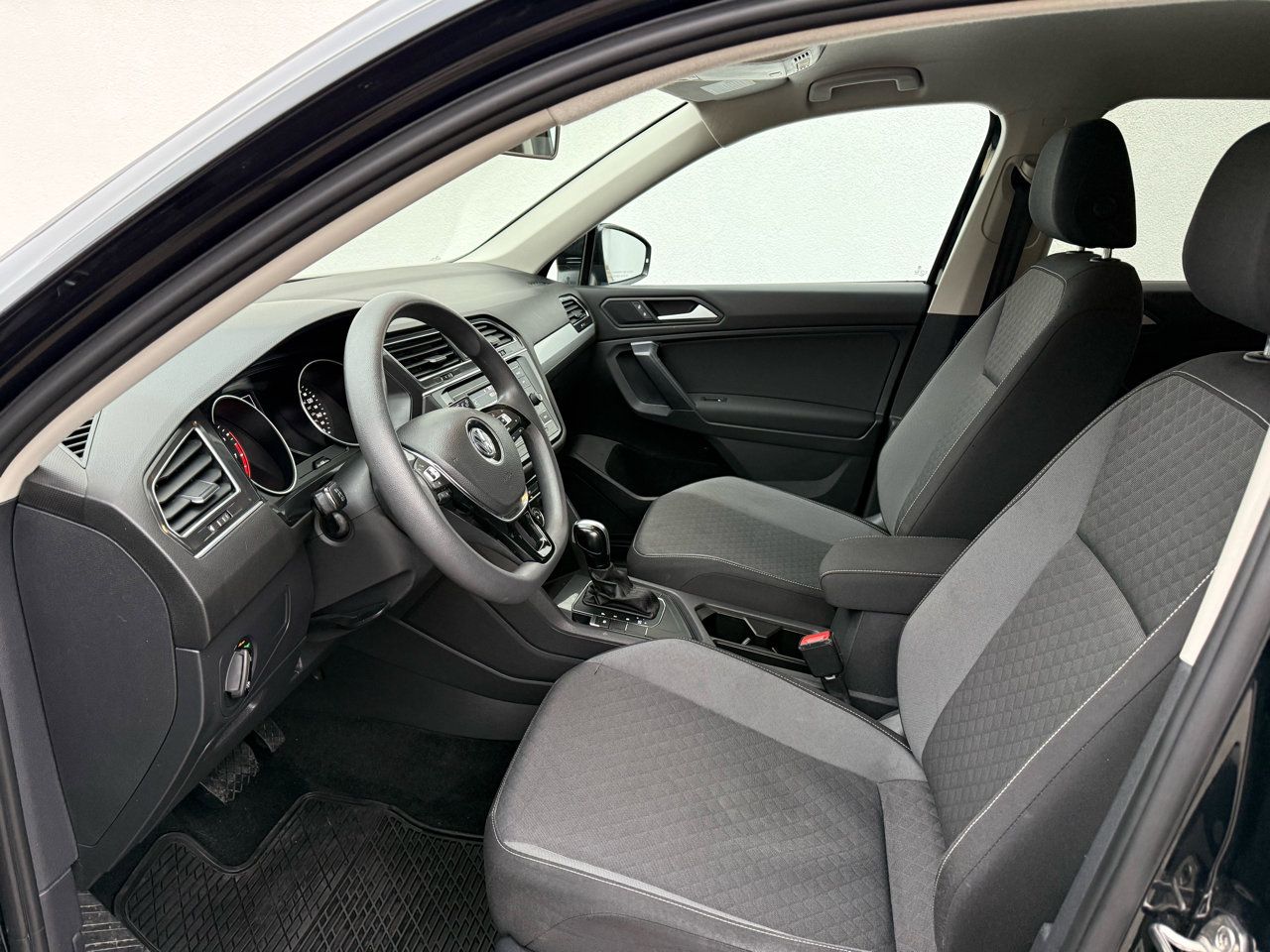 Used 2021 Volkswagen Tiguan S image 28