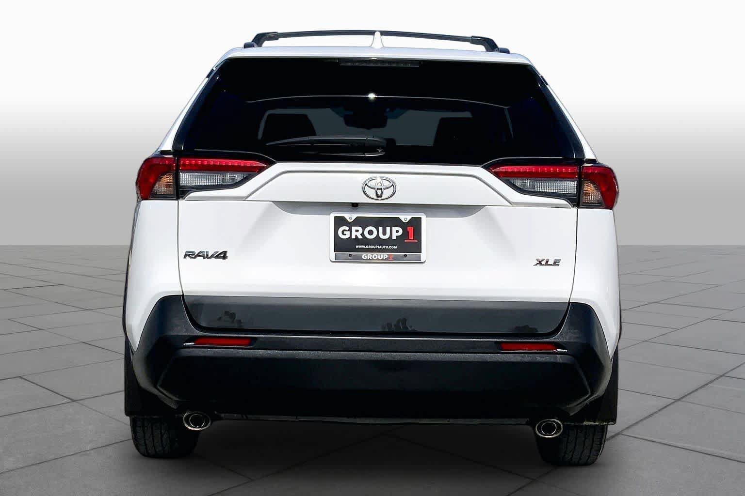 Used 2024 Toyota RAV4 XLE w/ Convenience Package FWD image 4