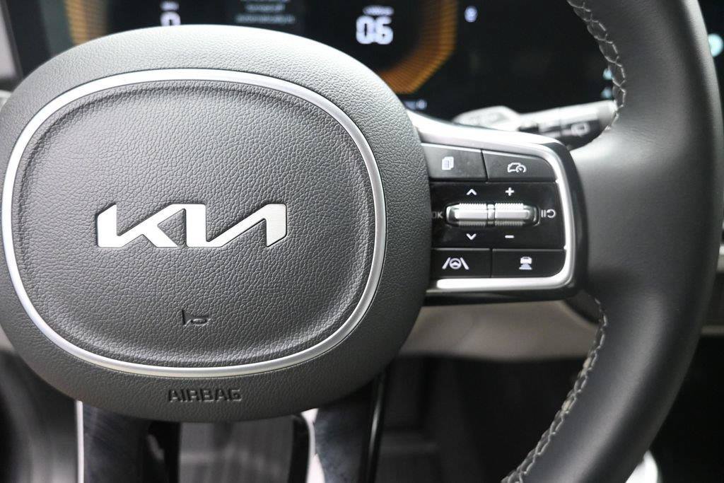 Used 2025 Kia Sorento S FWD image 14