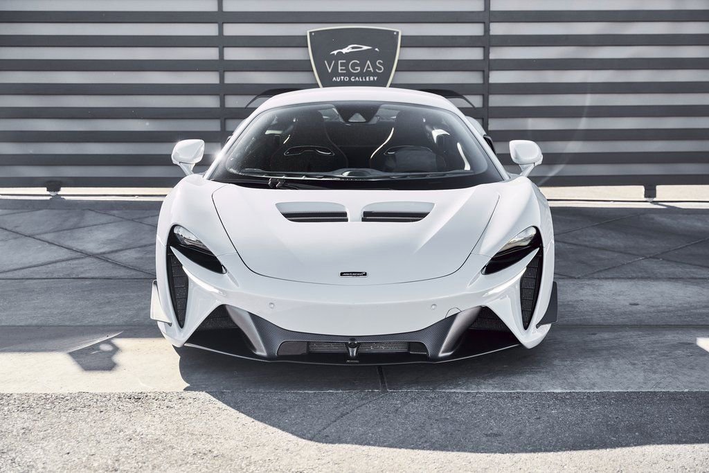 Used 2023 McLaren Artura RWD image 22