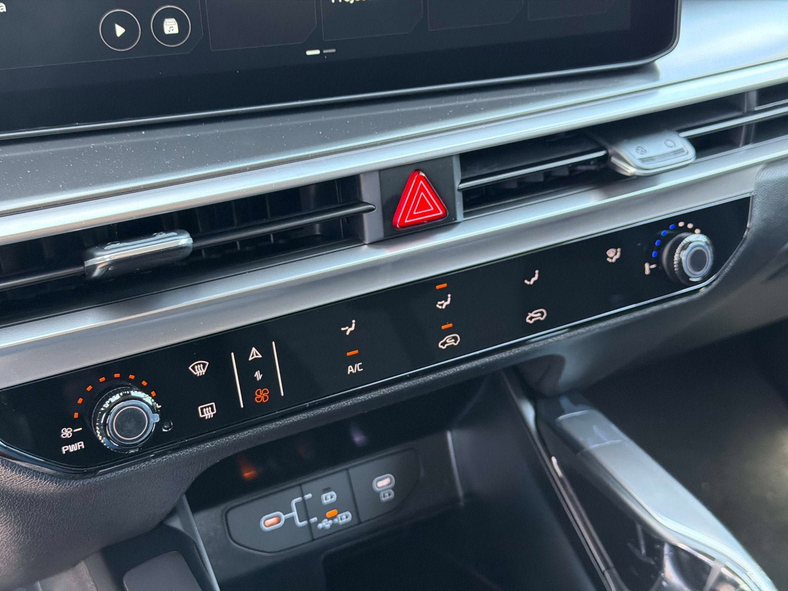 New 2026 Kia Sorento LX FWD image 22