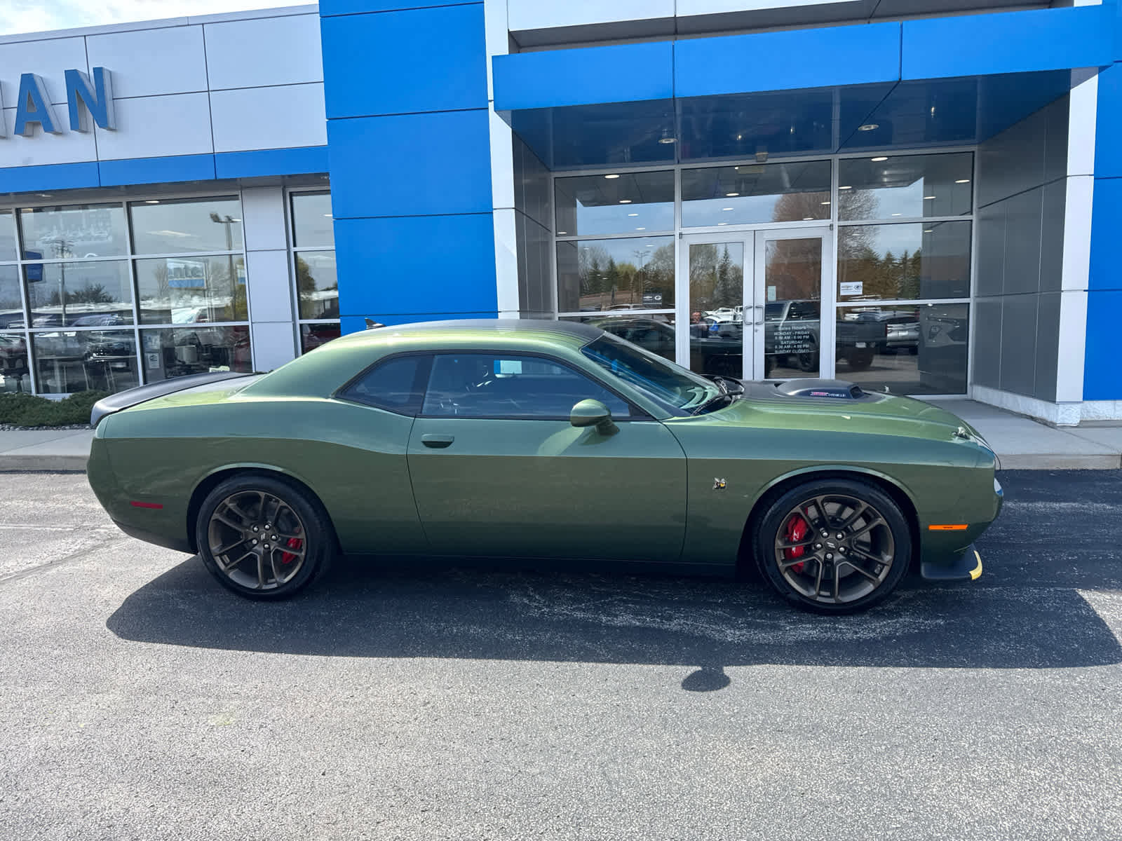 Used 2022 Dodge Challenger R/T Scat Pack w/ Shaker Package RWD image 2
