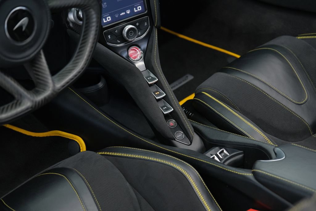 Used 2020 McLaren 720S Spider RWD image 28