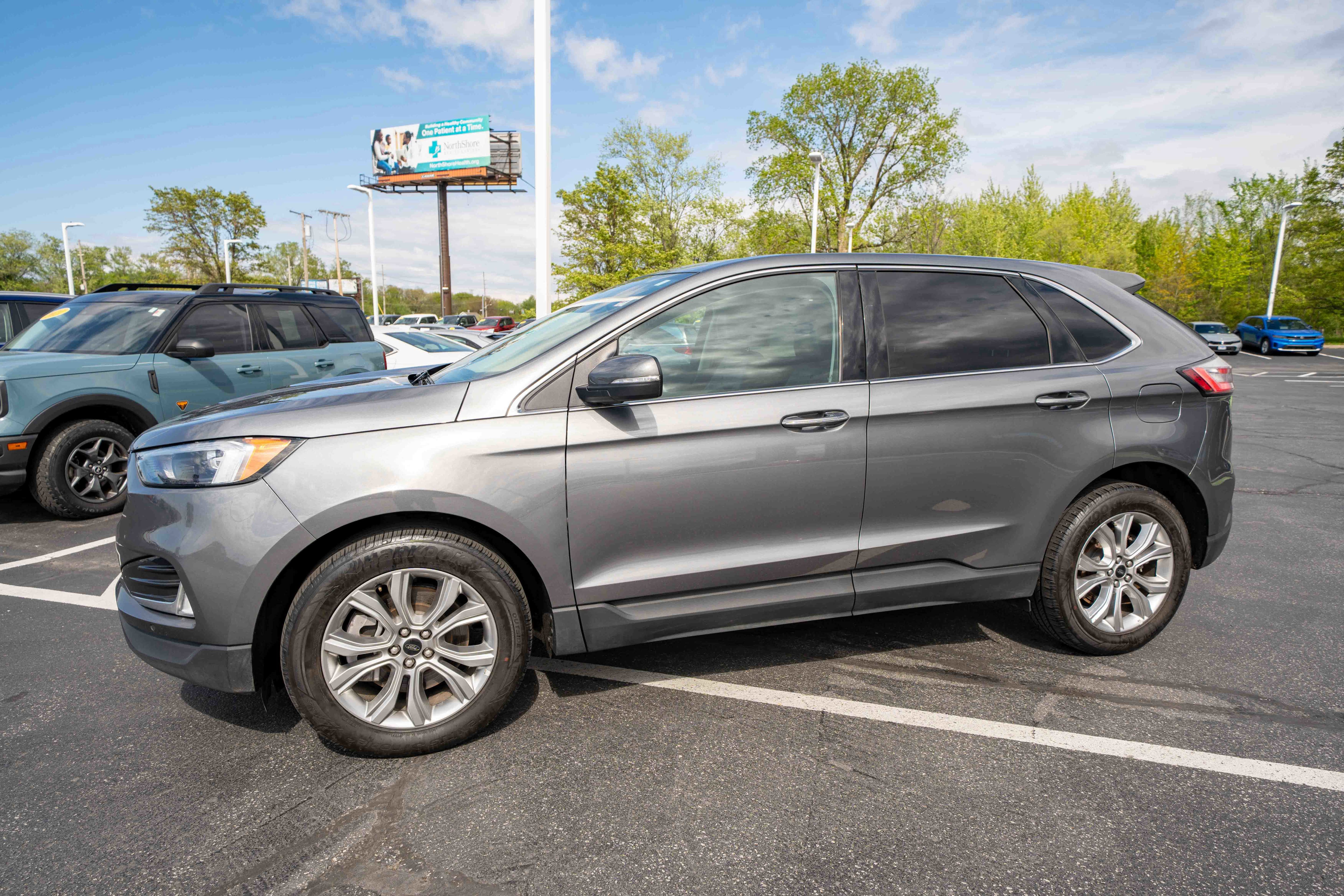 Used 2024 Ford Edge Titanium AWD/4WD image 3