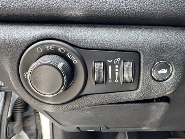 Used 2015 Chrysler 200 Limited FWD image 25