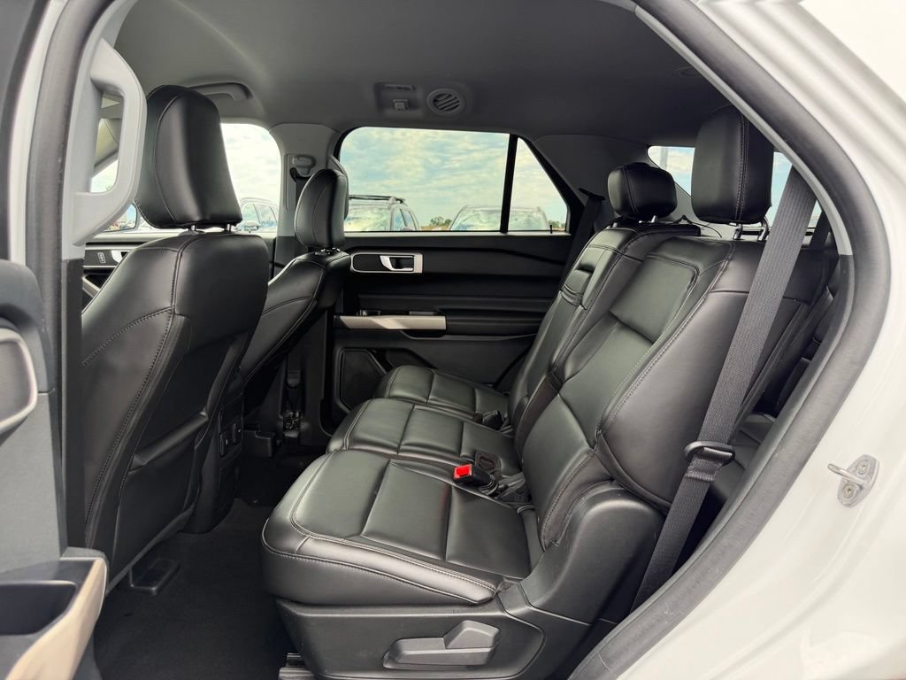 Used 2023 Ford Explorer XLT w/ Equipment Group 202A AWD/4WD image 15