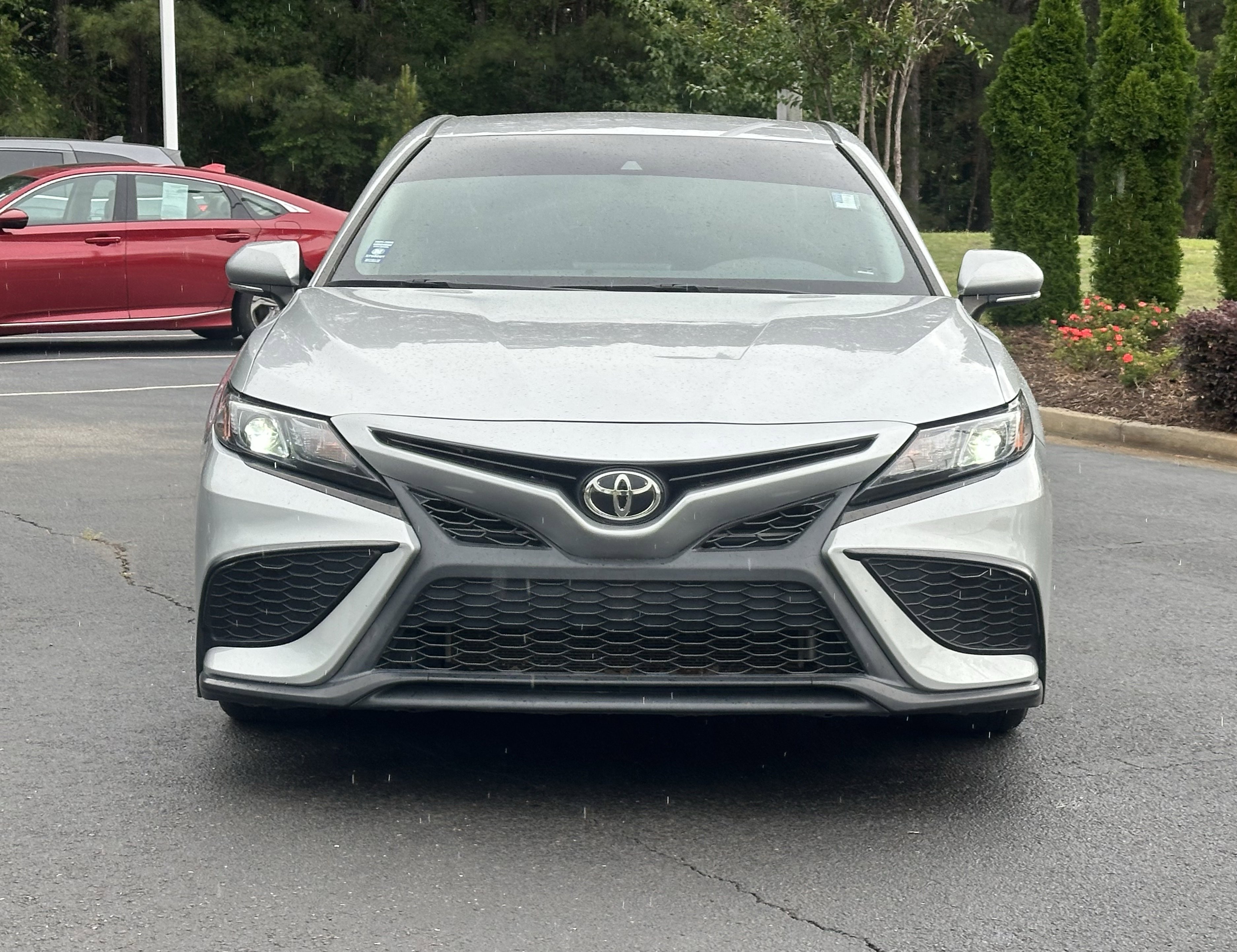 Used 2022 Toyota Camry SE w/ Carpet Mat Package (TMS) FWD image 3
