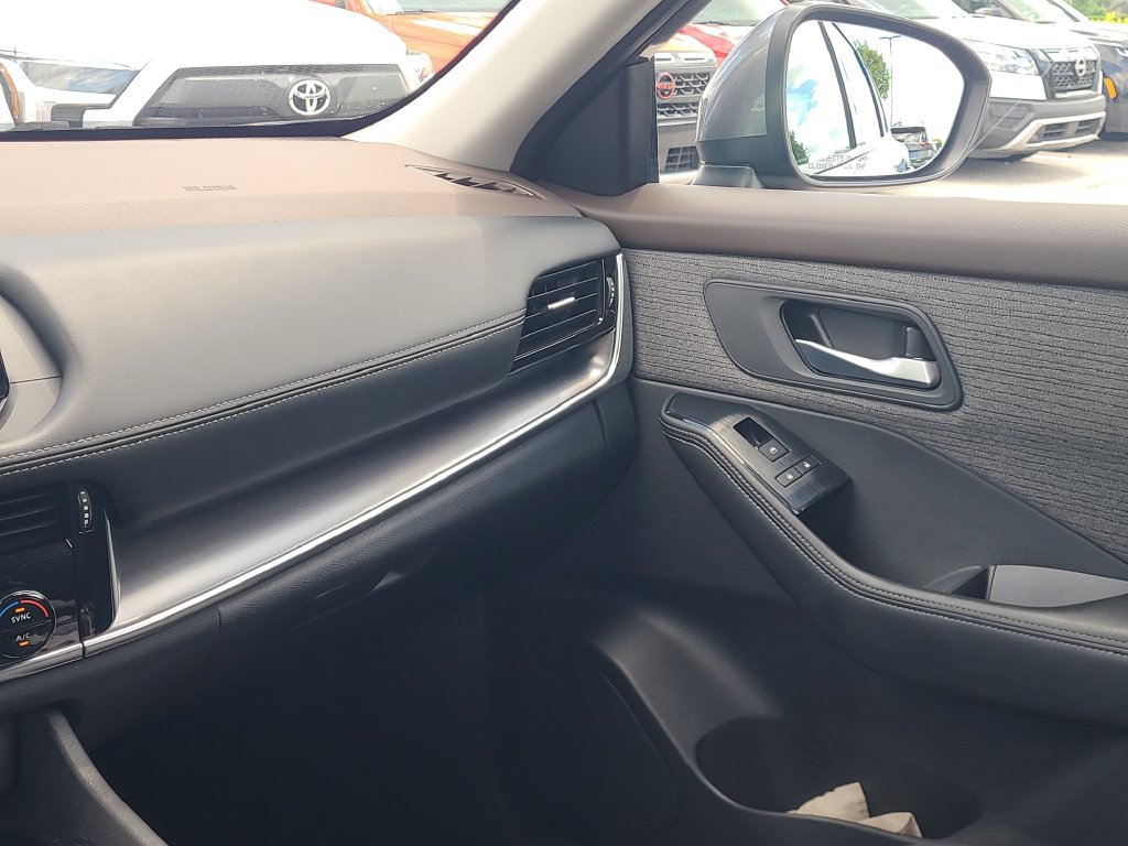 Certified 2021 Nissan Rogue SV FWD image 17
