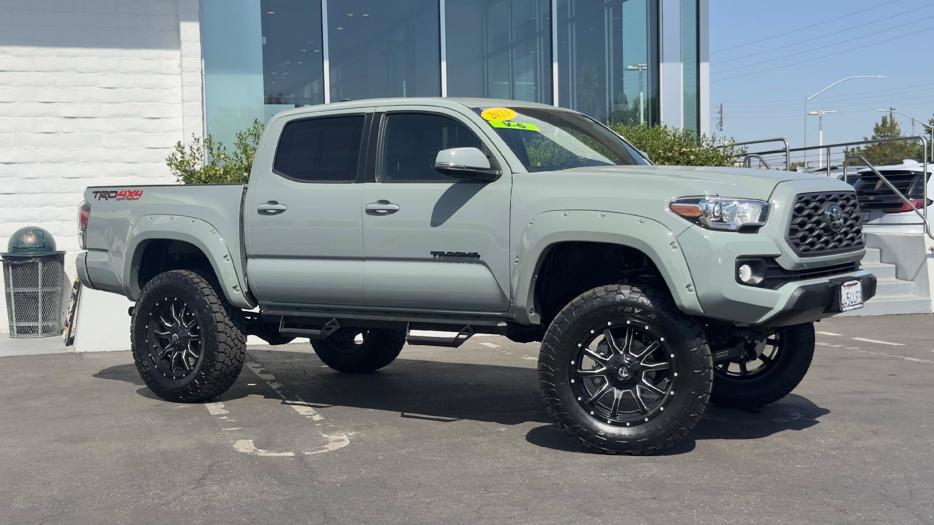 Used 2023 Toyota Tacoma TRD Off-Road w/ TRD Premium Off Road Package AWD/4WD image 2