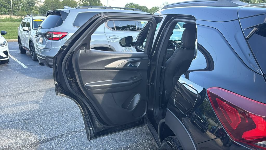 Used 2022 Chevrolet TrailBlazer RS w/ Sun and Liftgate Package AWD/4WD image 27