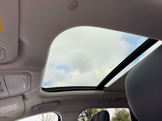 Used 2024 Lincoln Nautilus Premier w/ Equipment Group 102A image 18