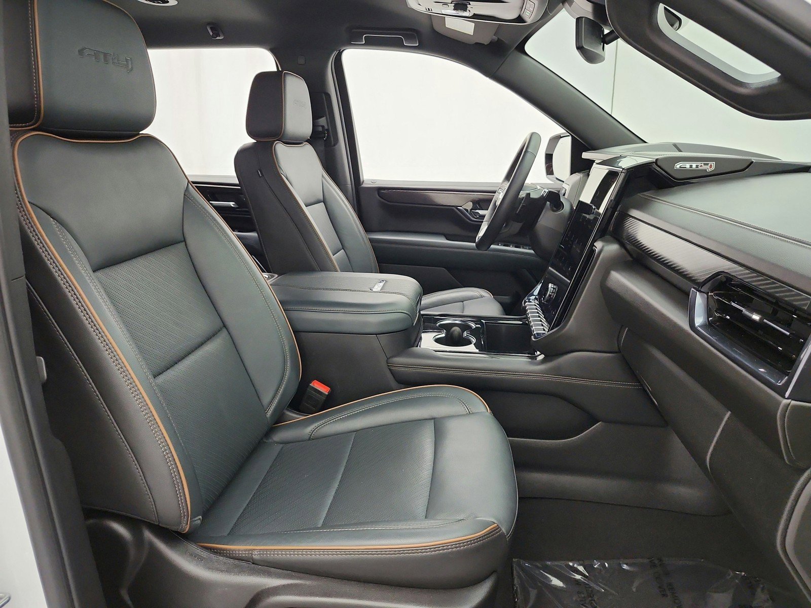 Used 2025 GMC Yukon XL AT4 AWD/4WD image 19