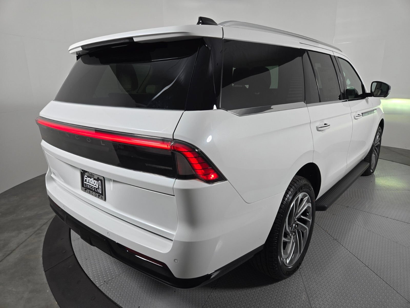 New 2027 Lincoln Navigator Premiere RWD image 4