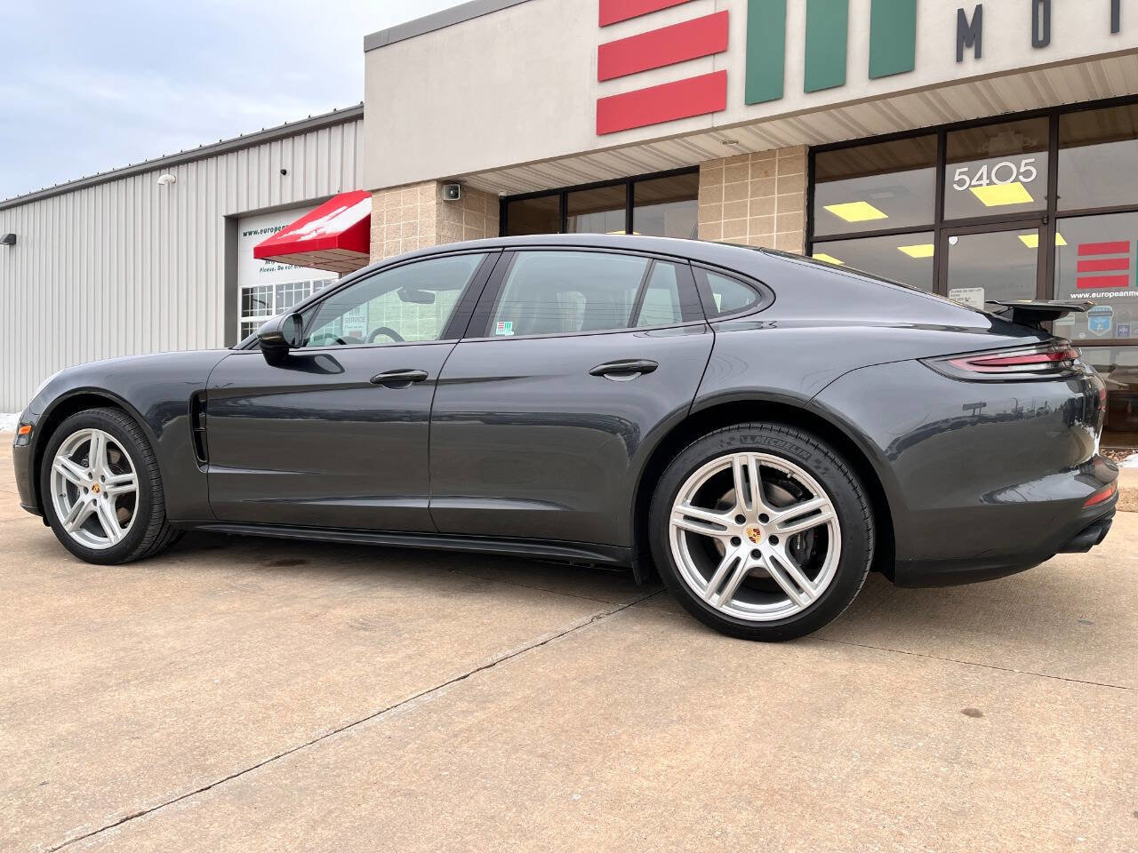 Used 2019 Porsche Panamera 4 image 3
